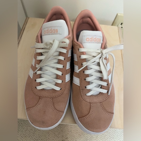 Adidas Women’s VLCourt 3.0 Lace Up Sneakers 6.5 - Picture 2 of 10